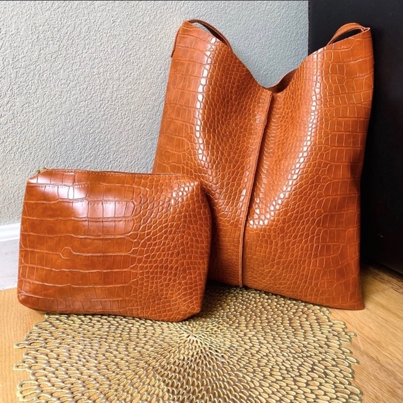 🆕LAST ONE!🛍New Tan Croc Embossed Tote Set - Picture 4 of 5